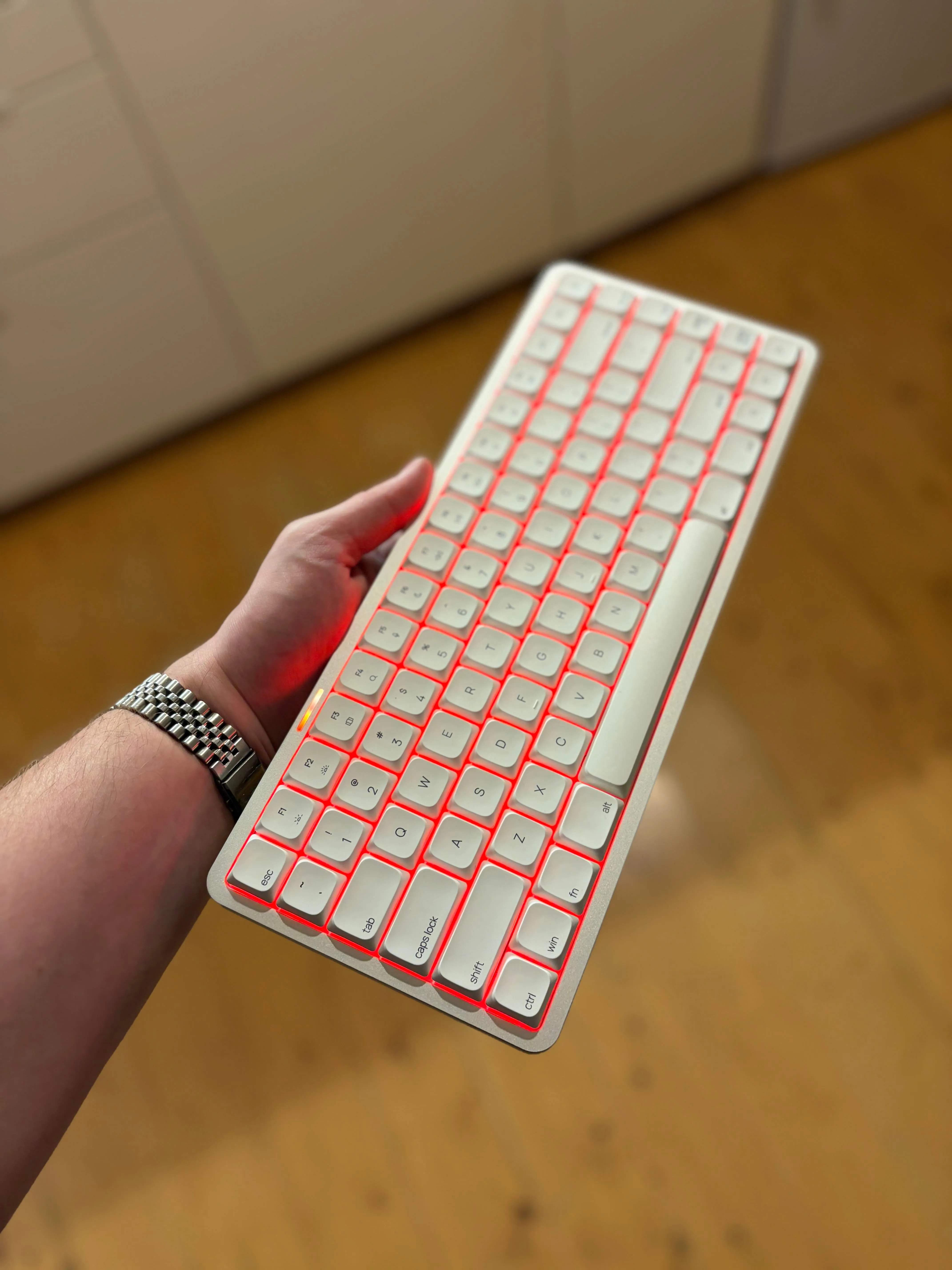 Akko AIR 01 側面
