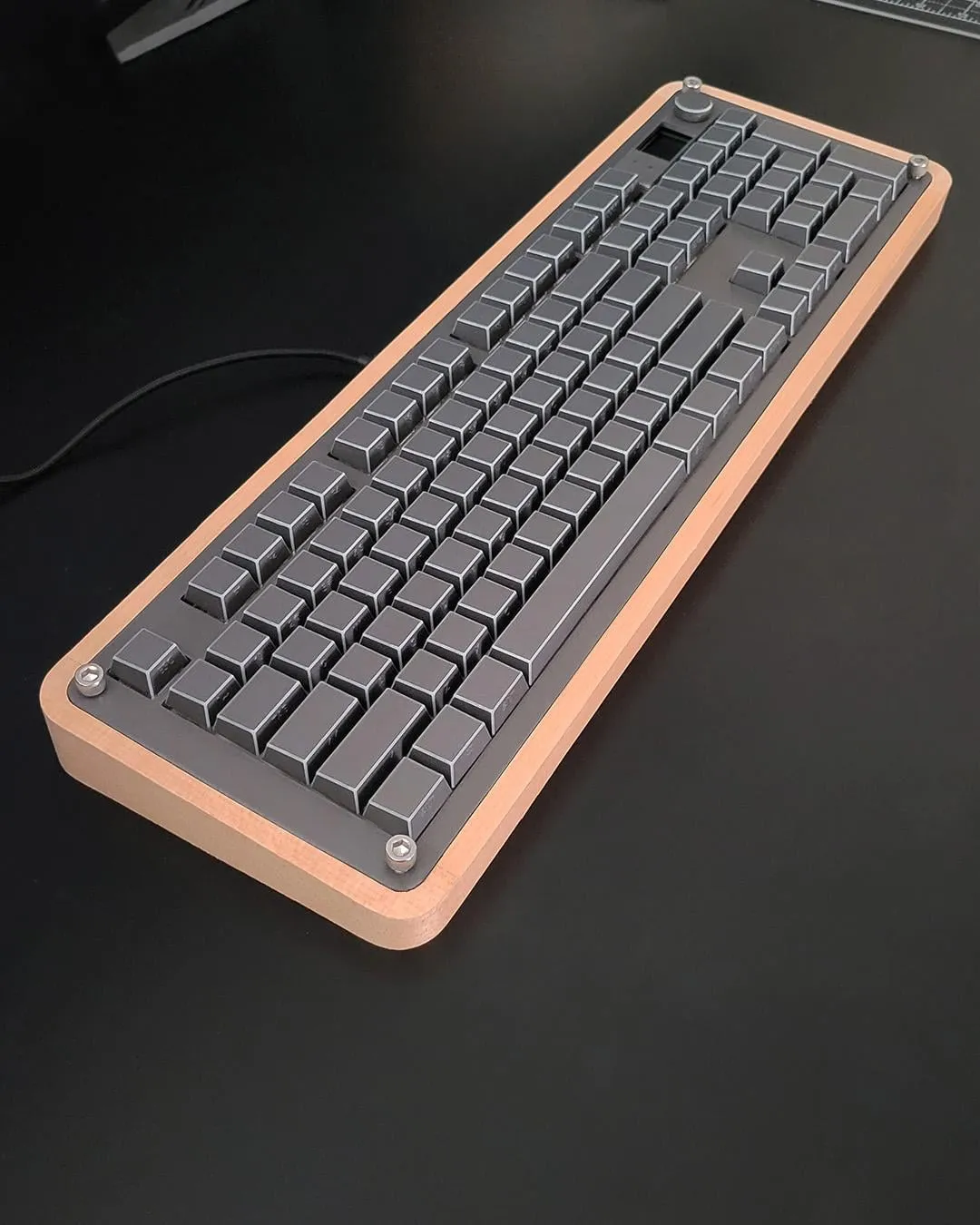 3Dプリントとベニヤを組み合わせたカスタム筐体