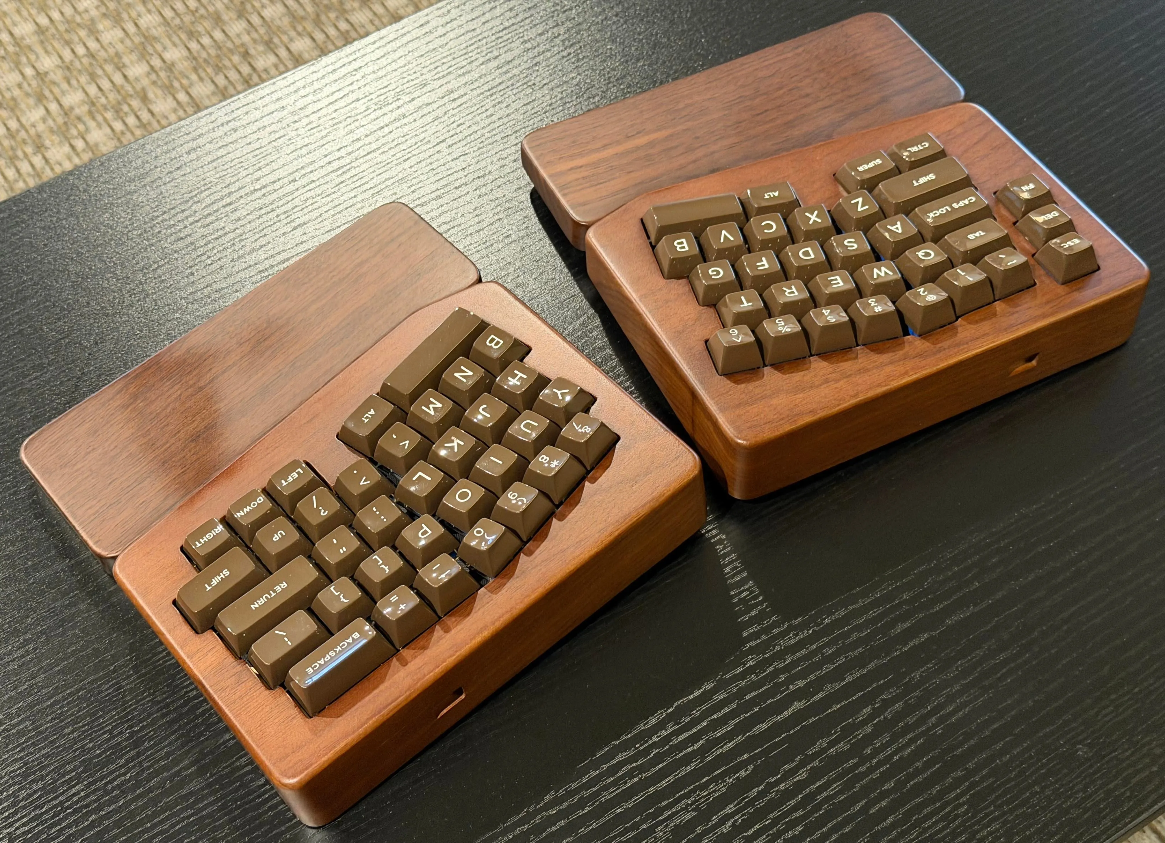 分離された状態のキーボード