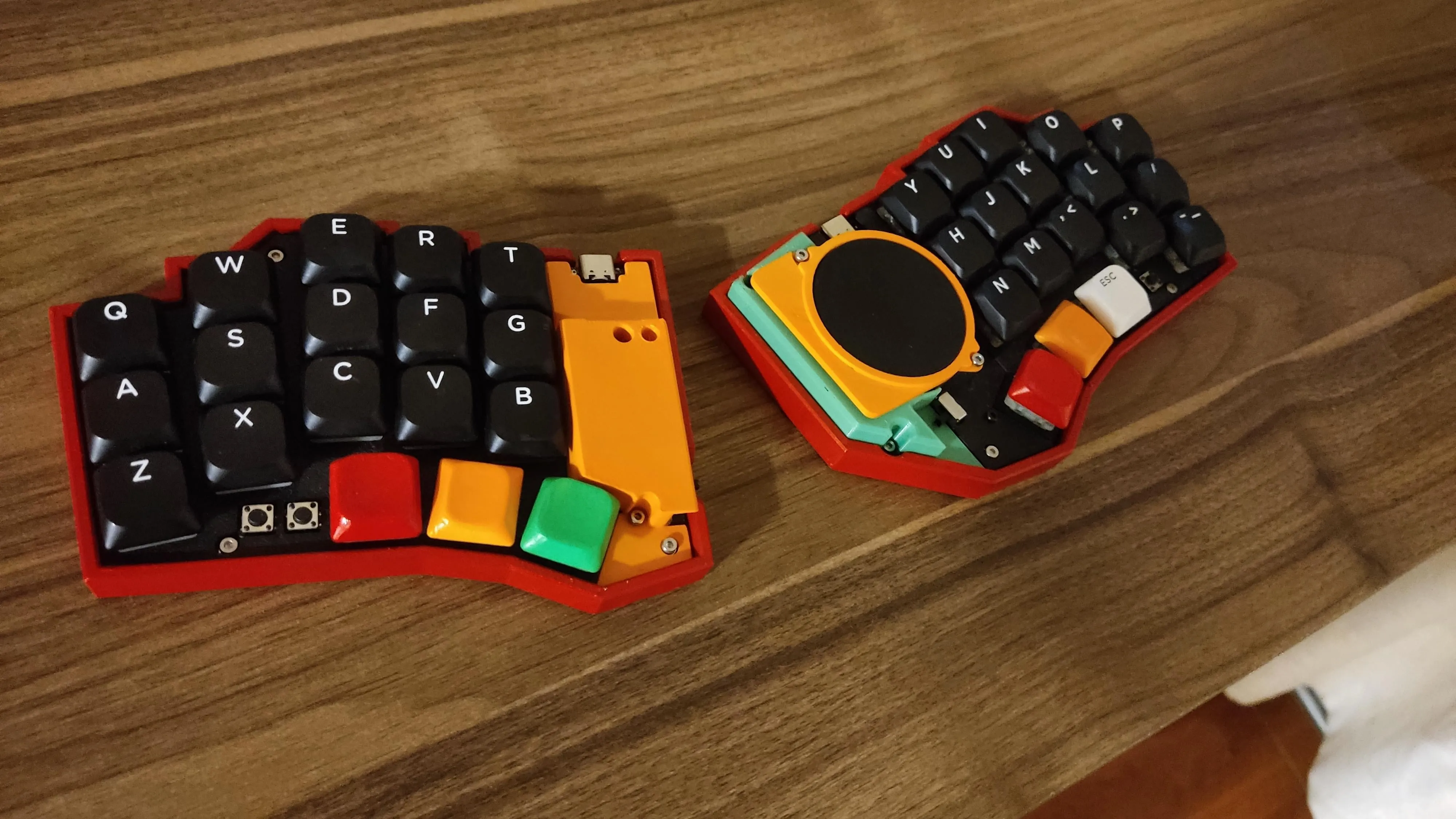 アスカ仕様の分割キーボード全体像
