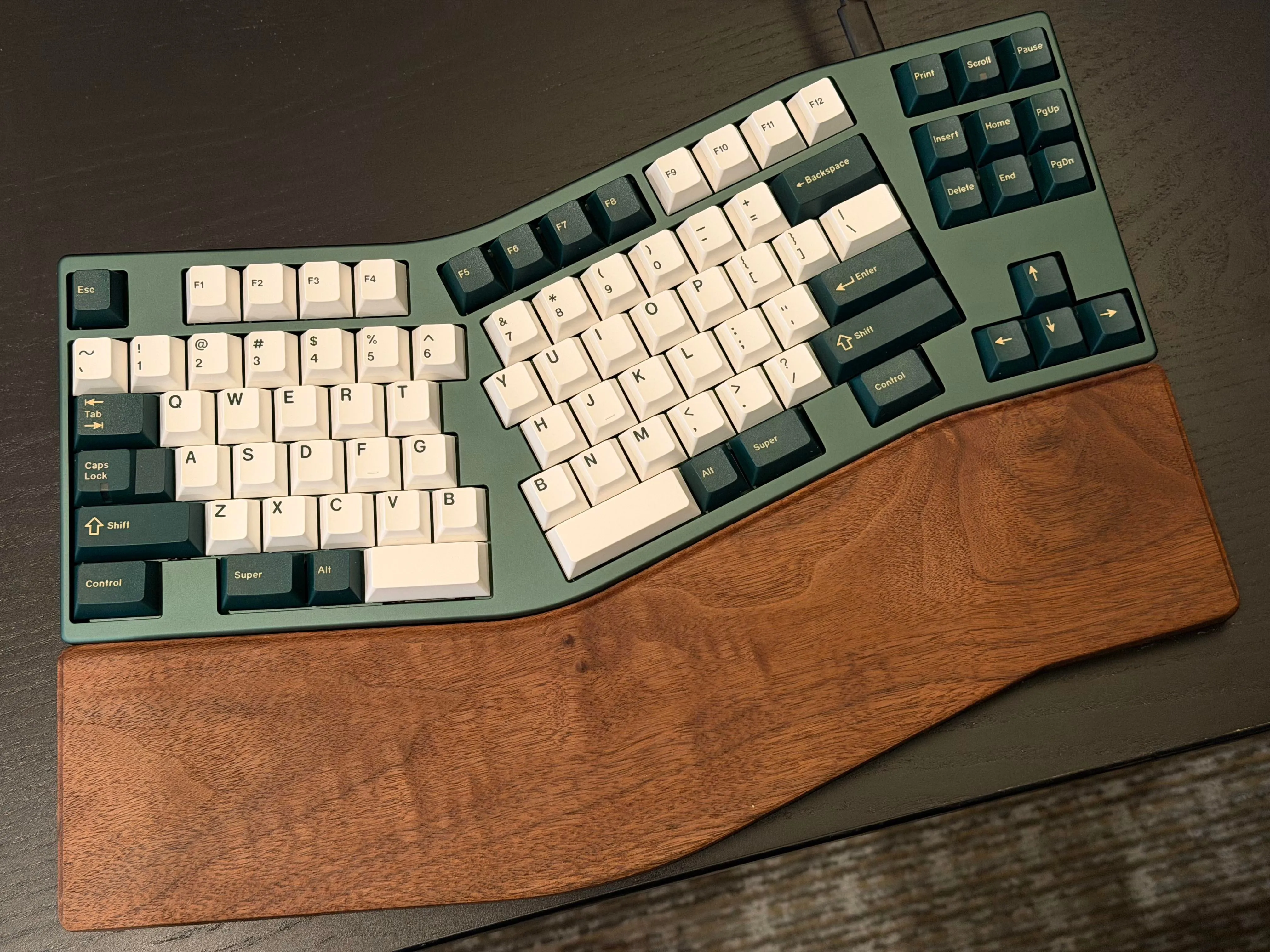 4GT SabreとGMK British Racing Green R2の組み合わせ