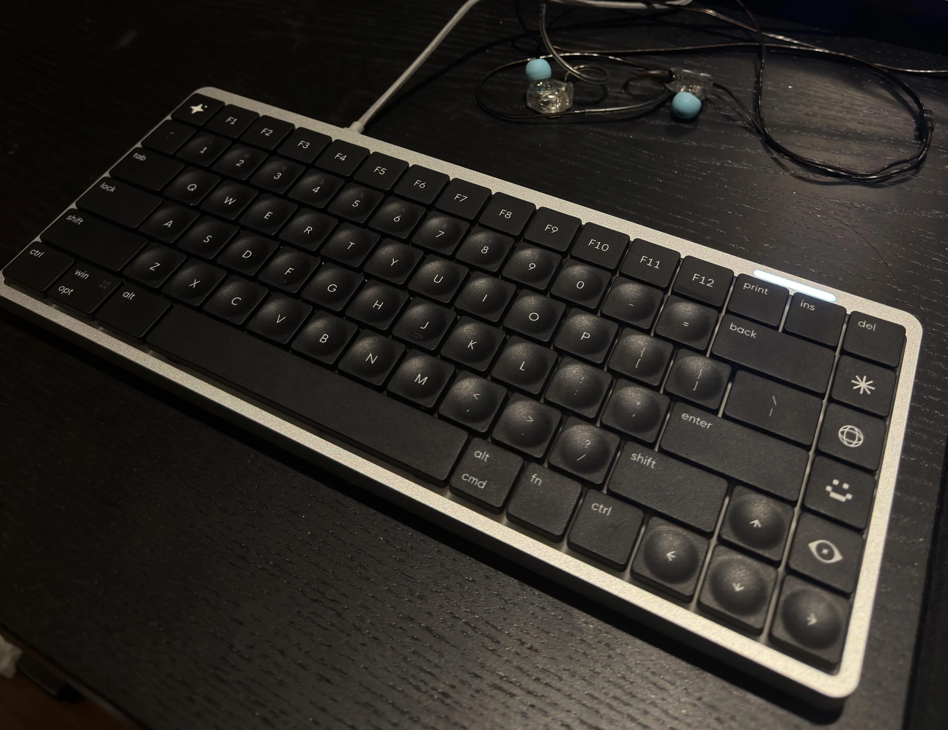 洗練されたLuma84とWRKキーキャップのビルド