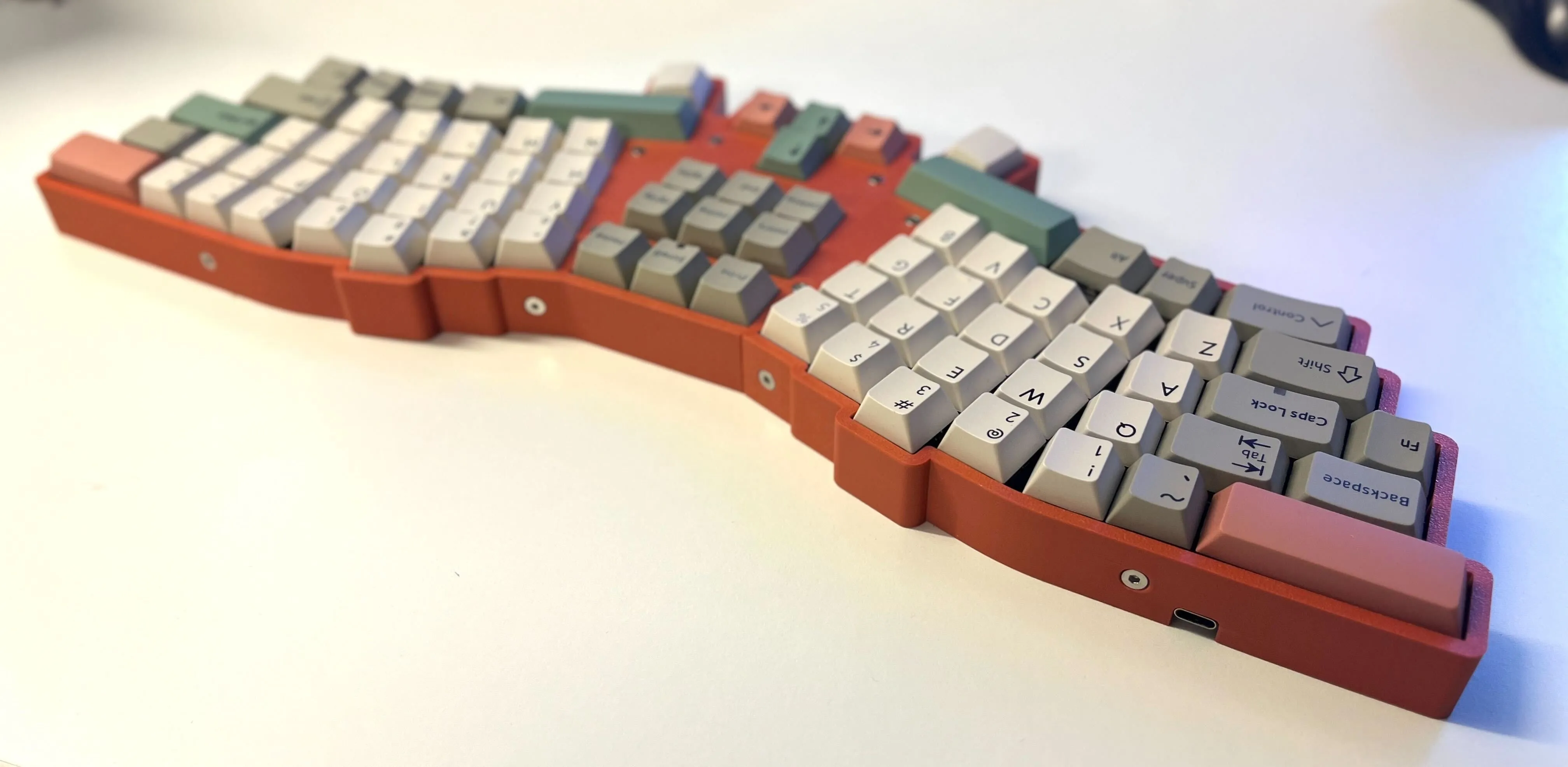 完成したカスタムキーボードの外観