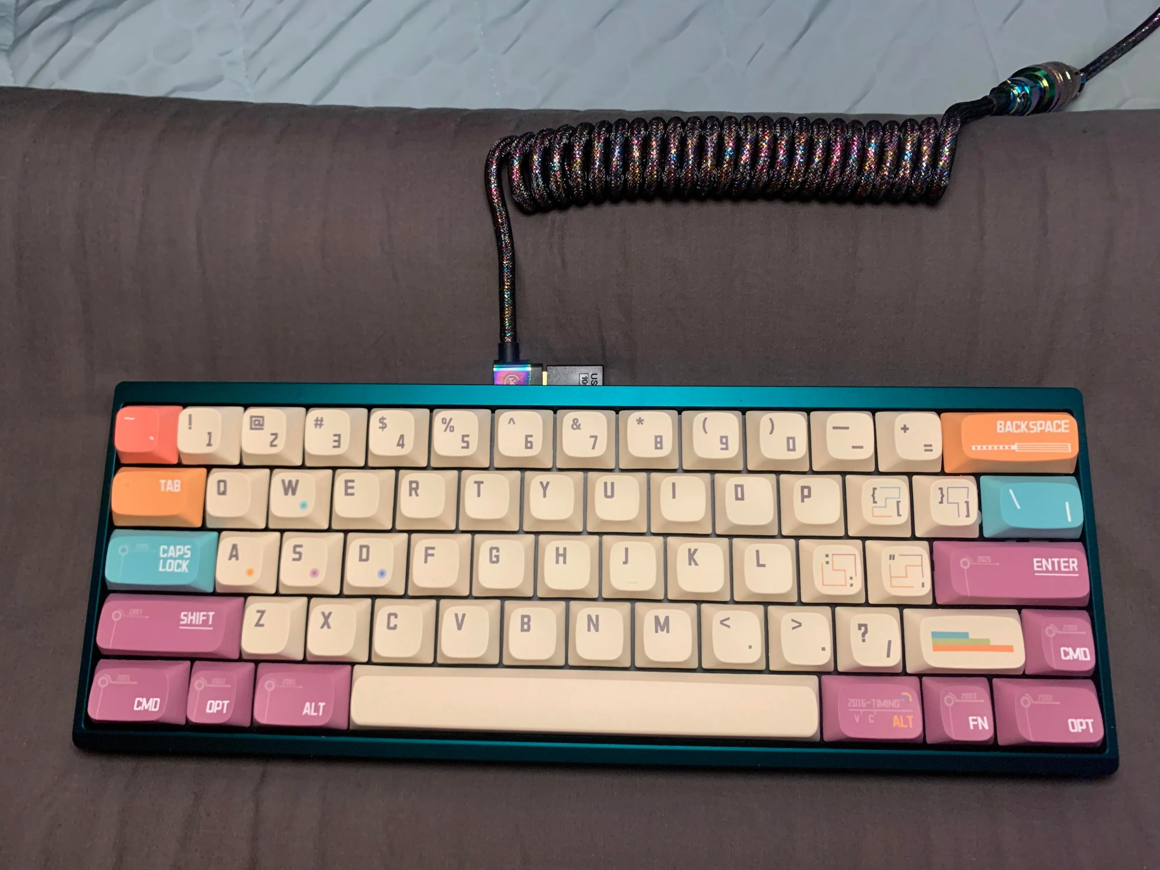Neo60 CoreとTimeline Keycapsの組み合わせ