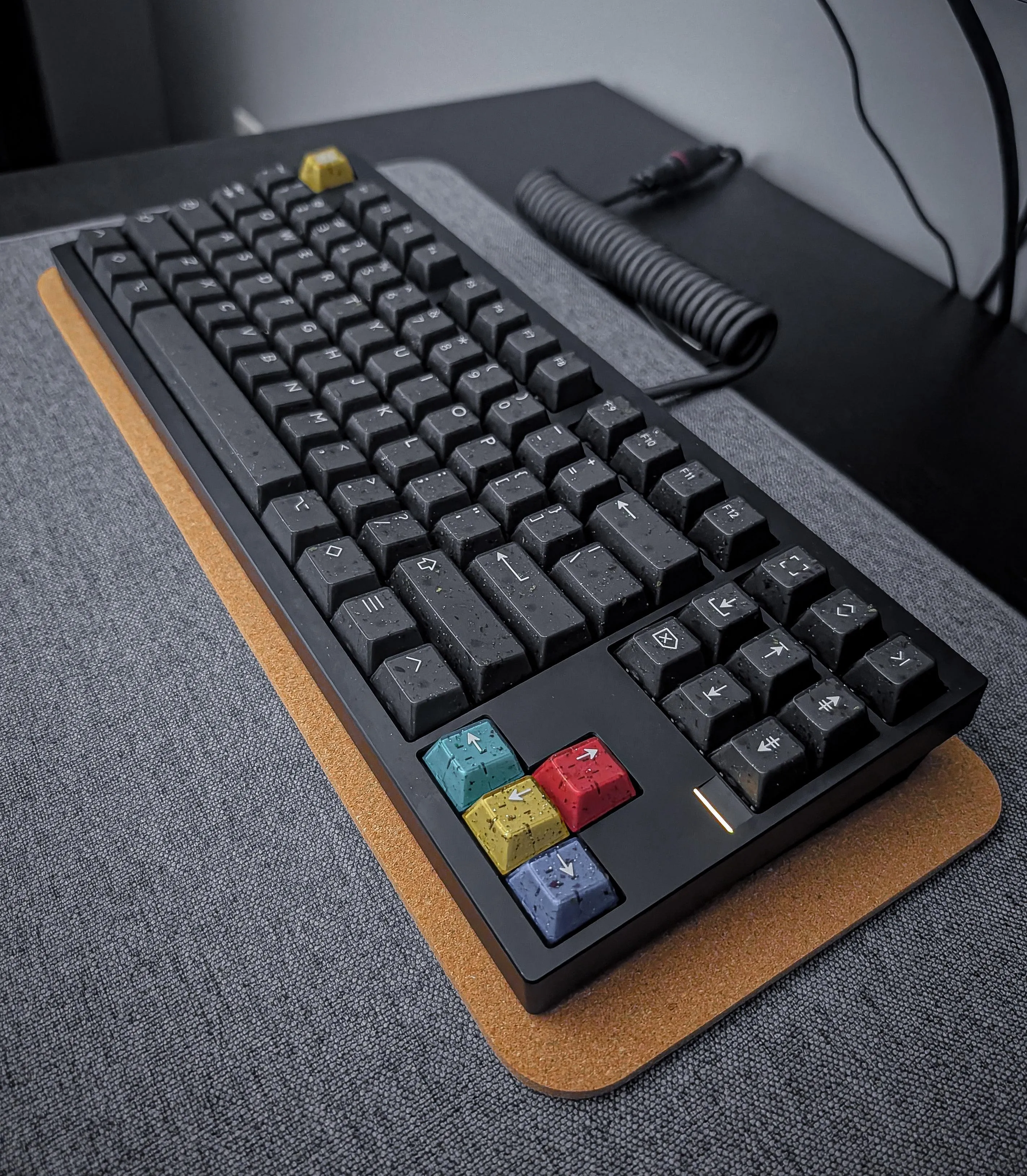 PBTFans Neon R2を装着したKBD8X MKiii